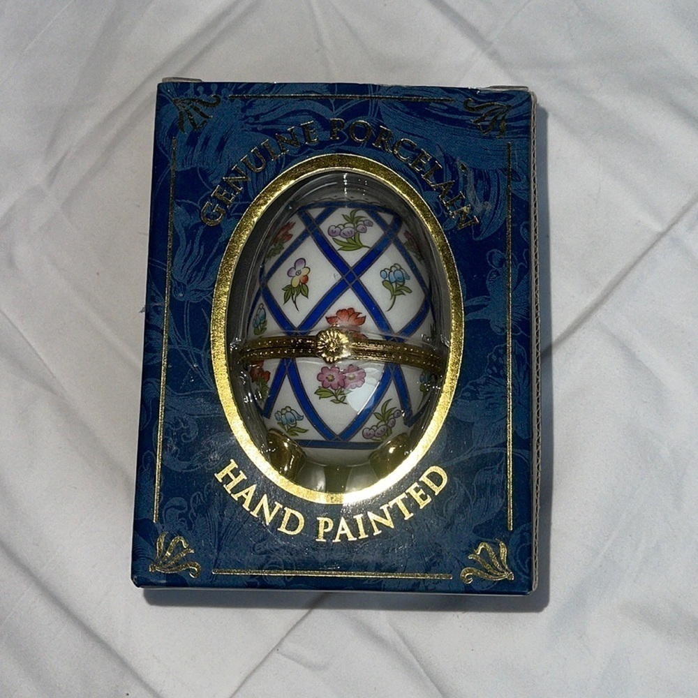 My Treasure Porcelain Fabulous Egg White w/Flowers Blue Lines Trinket Box